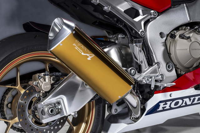 11011-01UTN 14'～ CBR1000RR SLIP-ON UP-TYPE チタン 触媒付き